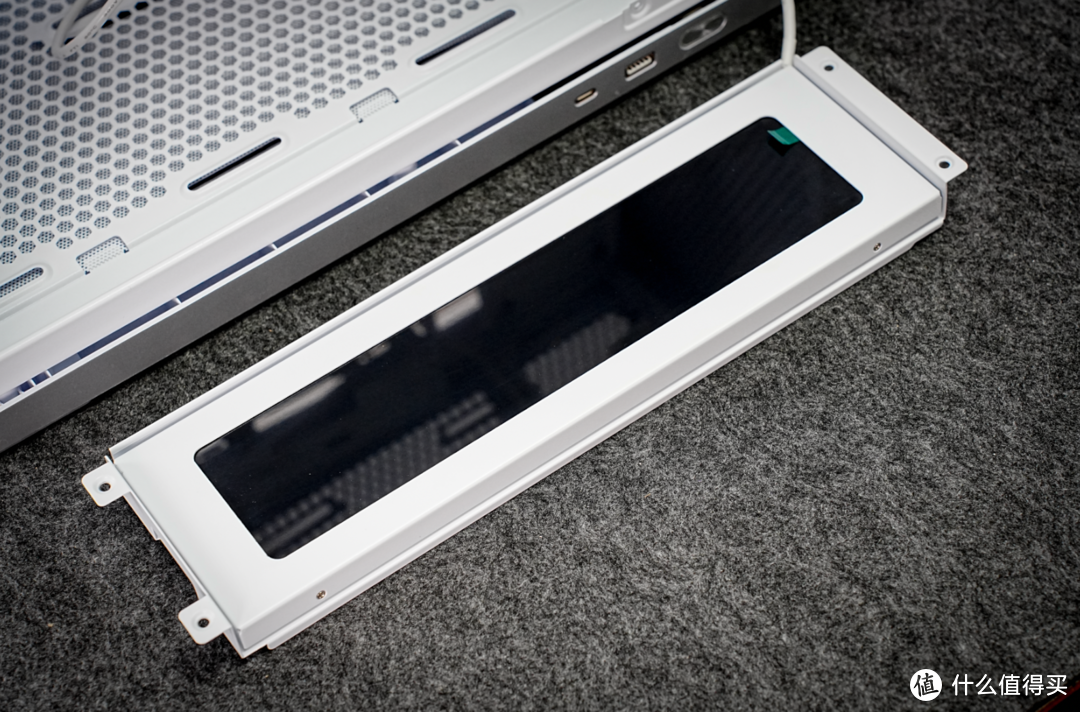 买机箱送超大“监控屏”？紧凑型桌面机箱——闪鳞G500装机实测