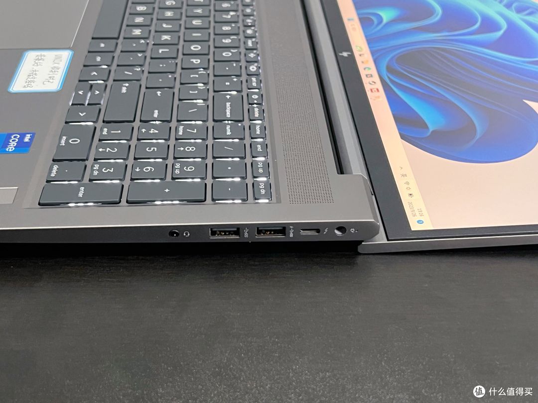 战99酷睿版隶属惠普定位移动工作站的zbook power系列,因此采用了象征