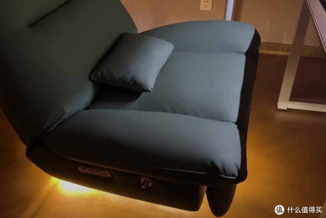 8H 智能电动可摇躺多功能懒人沙发：专为电竞爱好者设计，躺赢人生