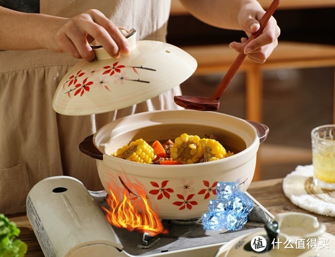 手绘煲汤沙锅：复古韵味与高品质的结合