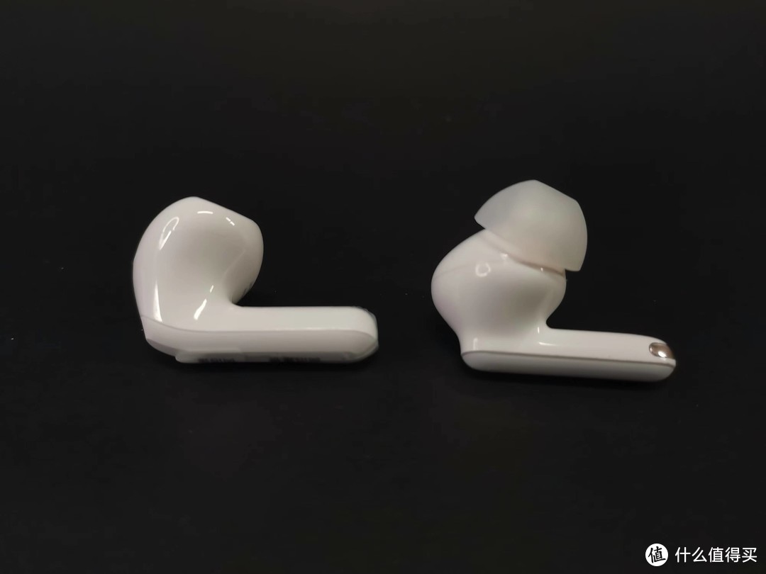 半入耳（Redmi Buds 4青春版）和入耳式（OPPO Enco X）