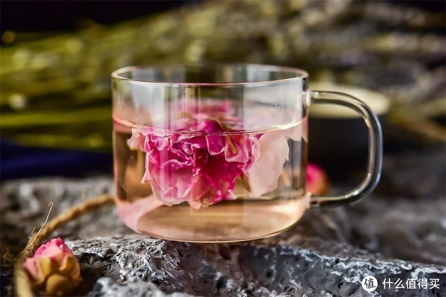 玫瑰花茶是个好东西，女性朋友经常喝一点，或能收获4个好处