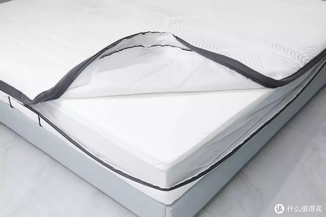 睡了一周：能带来“深度睡眠”的8H小金刚护脊乳胶弹簧床垫