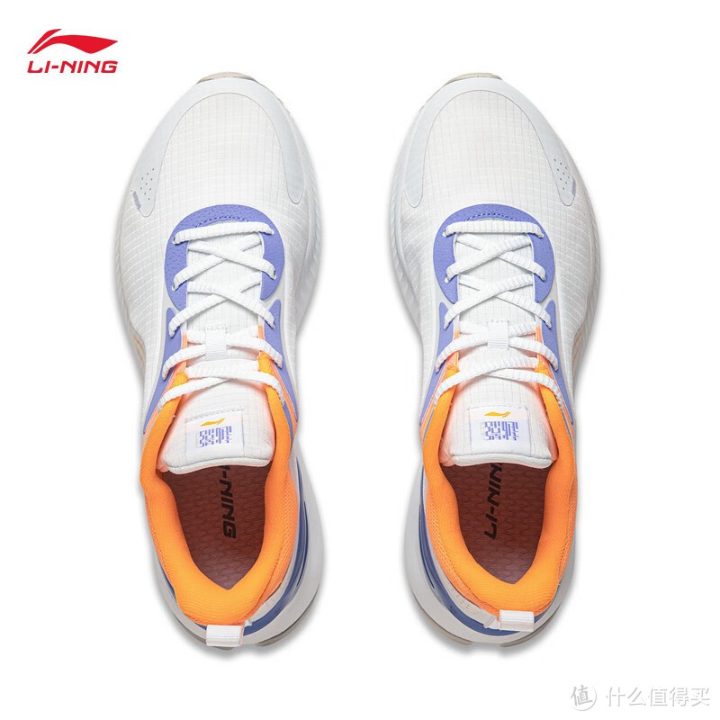 减震跑鞋——李宁越影。专为实现平稳过渡的跑步体验而设计的。它具有优秀的缓震性能，能够稳定脚后跟