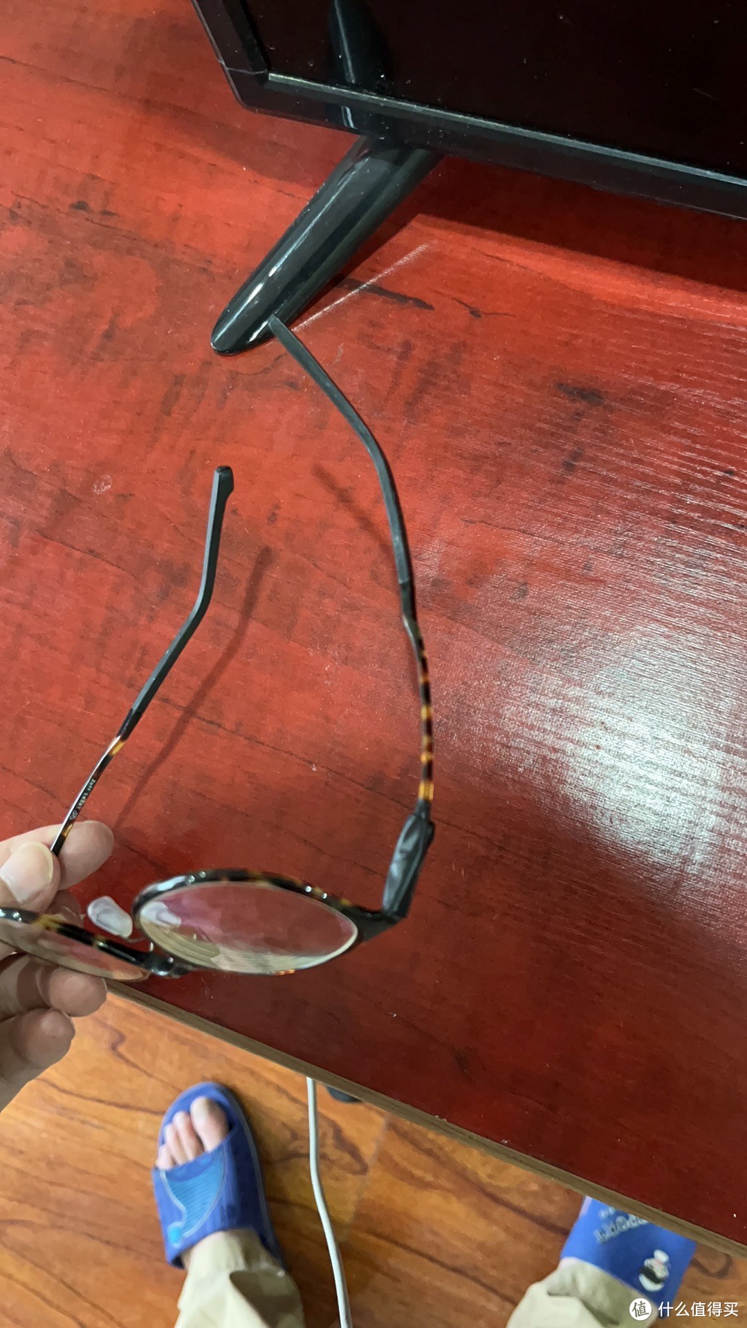 用电工胶简单修复了一下眼镜（近视眼就是麻烦啊）