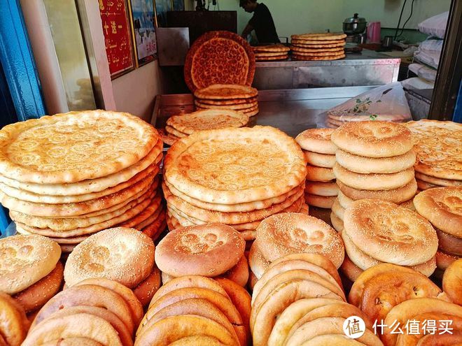 新疆这种烤包子，好多人都没见过，肉多皮酥，有吃过的吗？
