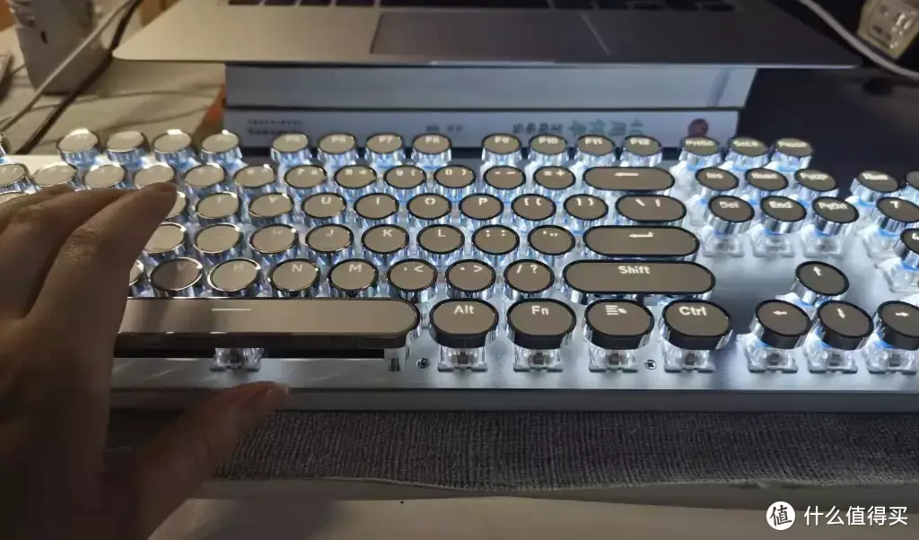 前行者TK950无线蓝牙朋克机械键盘，打字也能这么拉风！