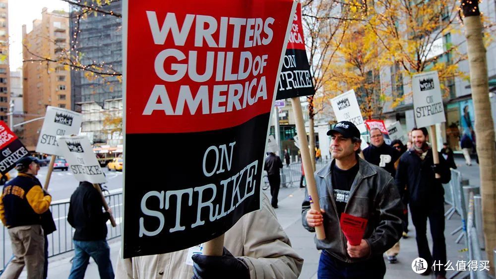 △ 美国作家协会发起了将近五个月的编剧大罢工，创造了历史