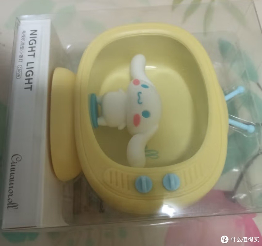 名创优品（MINISO）Sanrio电视机小夜灯卧室床头书桌灯LED 家用柔和白光创意摆件礼品