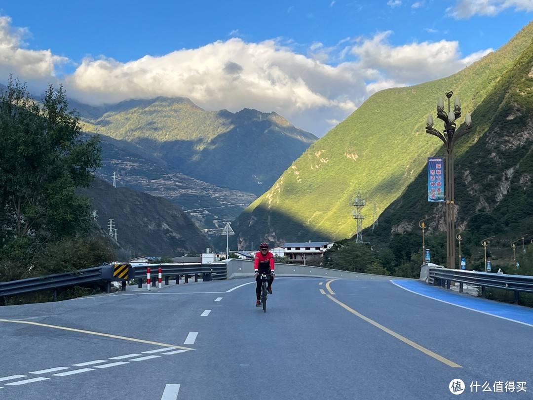 骑行穿越洛克之路，10天爬升15000米从甘南到川西