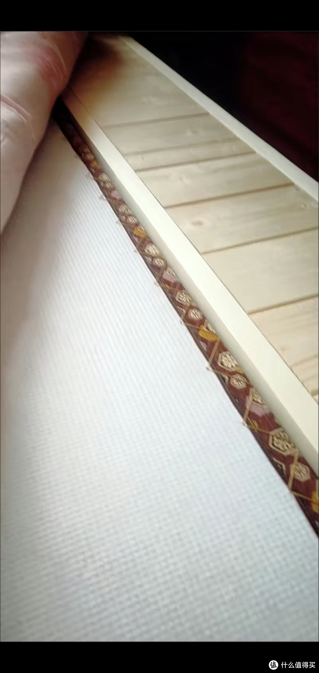 实木床边床：加宽加厚全实木、把床墙之间的缝隙挡住、变大、独立当床
