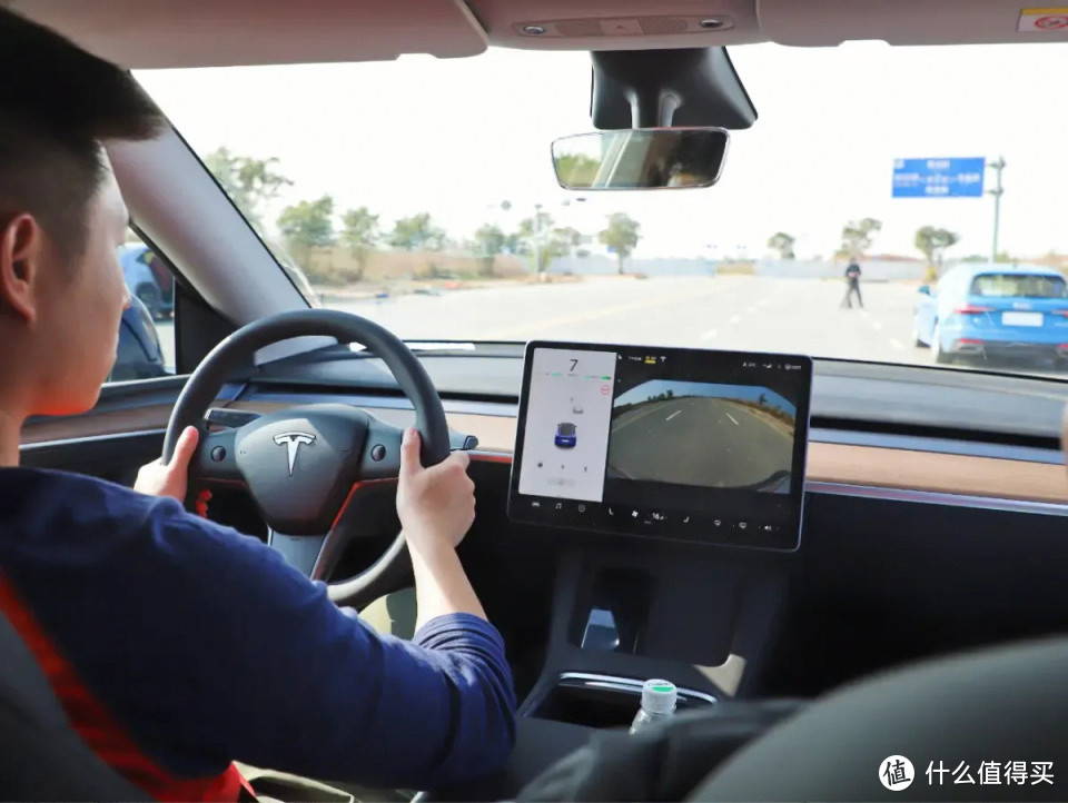 都2023年了，为什么人类依然不敢把车辆完全交给AI智能驾驶？