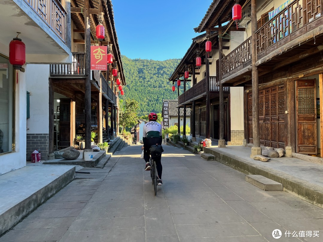 骑行穿越洛克之路，10天爬升15000米从甘南到川西