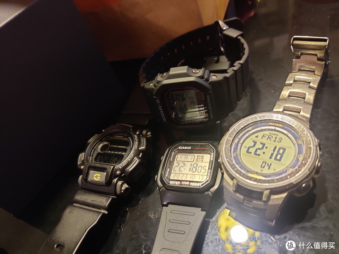 w-800h，最早买的卡西欧手表，放在中央位置，其他都是小老弟