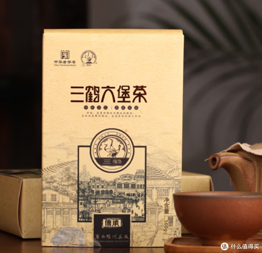 曾经为了这种茶的生产工艺，国内专门投入了科研力量，并且颁发了科技进步奖，这就是三鹤牌六堡茶