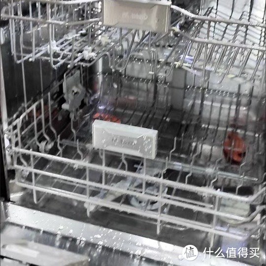 洗碗机：解放双手的智慧家居利器