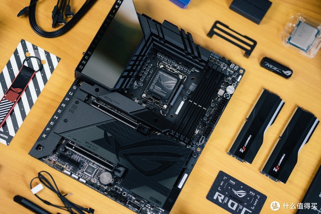 ROG MAXIMUS Z790 DARK HERO抢先看：5个M.2，标配Wi-Fi 7，PCIe 5.0拉满