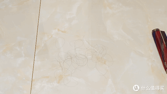 戴森V10 Digital Slim轻量无线吸尘器上手体验，极度轻量化的设计之下是强劲的性能释放