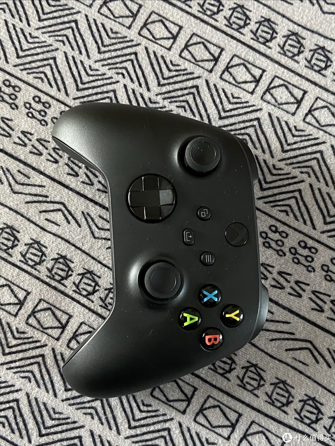 Xbox新版手柄手感很强，双十一定要买一台。
