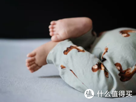 秋冬季节怎么给婴儿穿衣服既保暖又方便？南方地区如何一件连体衣走天下