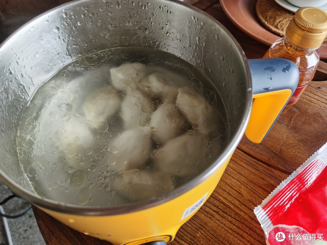 分享一下这万能电煮锅，今天煮饺子的过程