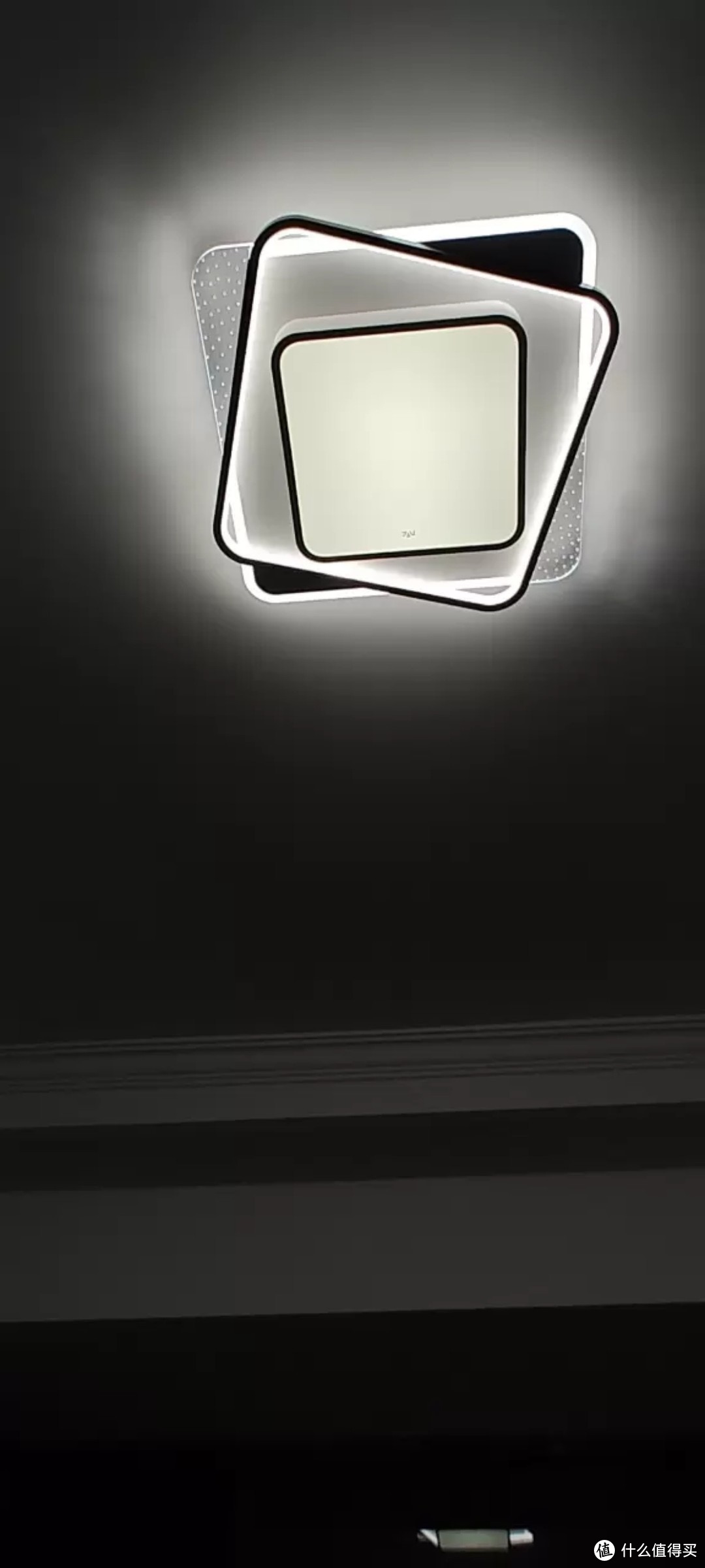 雷士照明家装吸顶灯：简约几何设计，智享舒适光感