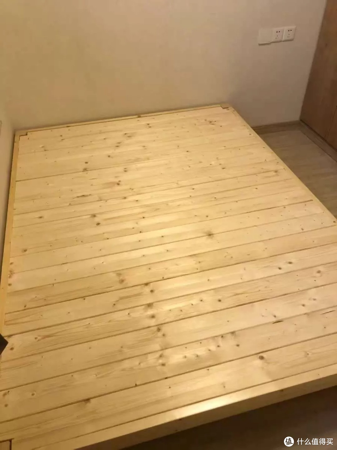 实木床无床头：简约设计，打造温馨卧室