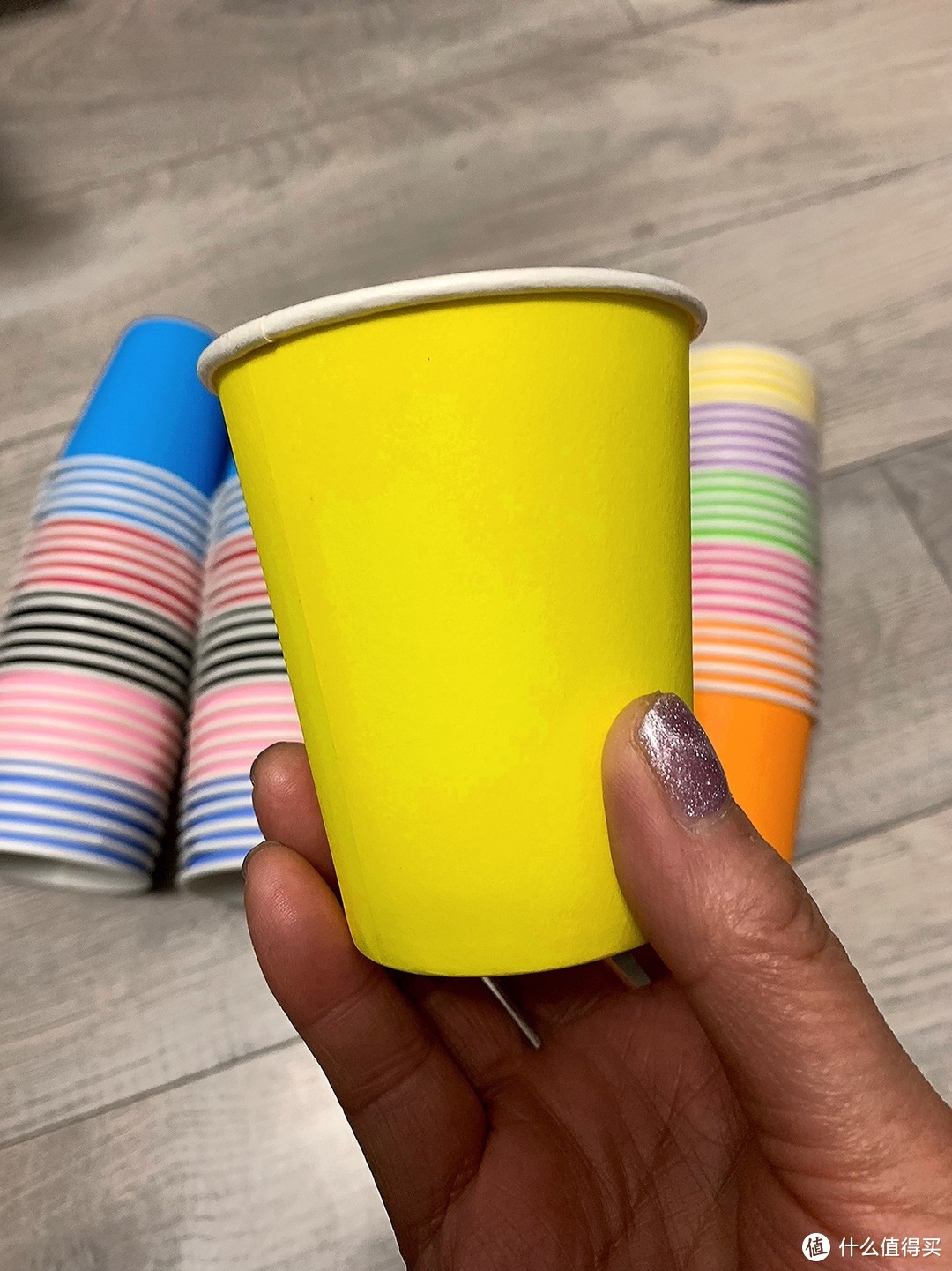彩色手工纸杯：手工艺与乐趣的交织