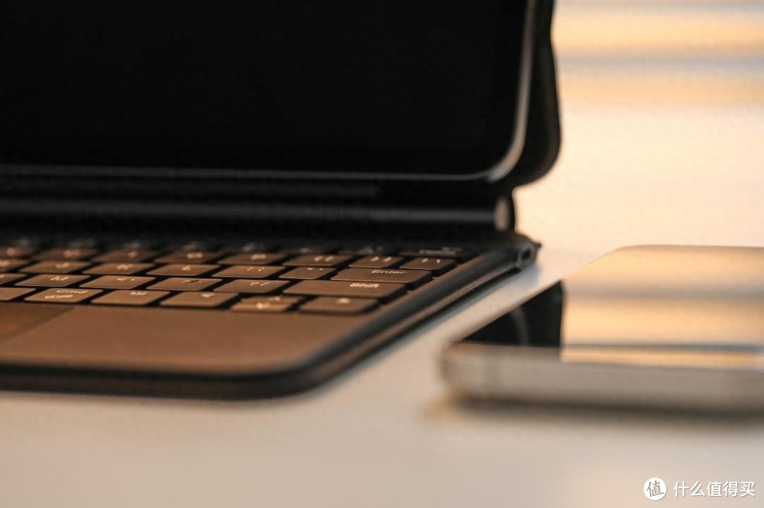 偷偷将笔记本换成iPad+绿联磁吸妙控键盘，让你的iPad优雅地支棱起来！