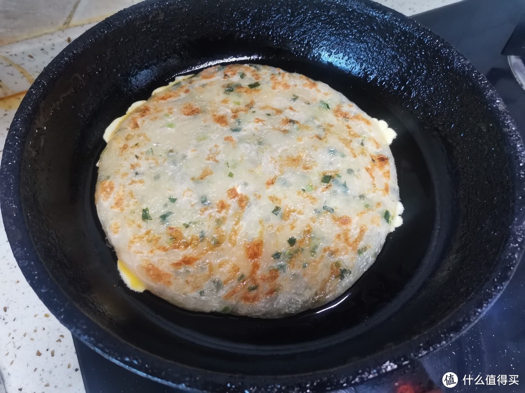 快手美食，用葱油饼做一个鸡蛋饼