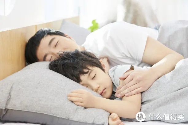 不推荐3岁以上孩子和家长一起睡成人床垫