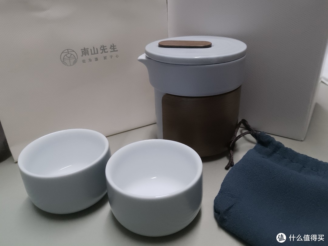 全家福，配了简约风格的包装箱和礼袋