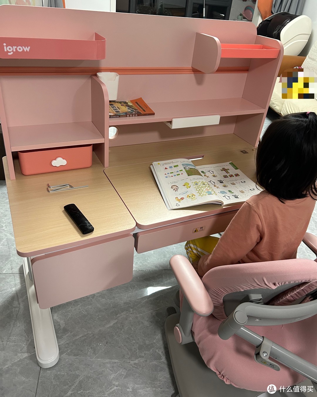 幼儿园入手学习桌椅真的不早：爱果乐儿童学习桌椅测评