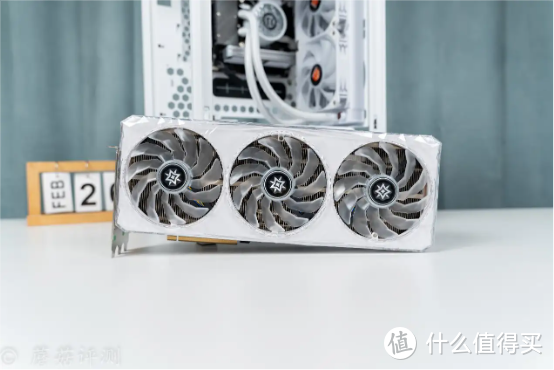 轻松塞进一张RTX4090，散热还十分优秀，Tt（Thermaltake）The Tower 200白色Mini迷你机箱 评测