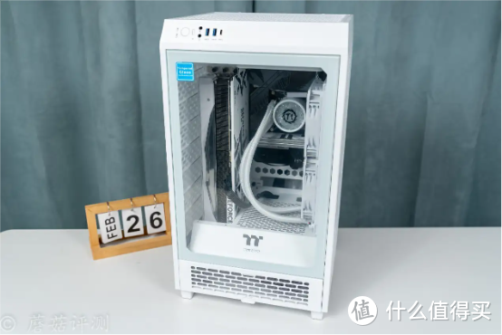 轻松塞进一张RTX4090，散热还十分优秀，Tt（Thermaltake）The Tower 200白色Mini迷你机箱 评测