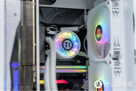 轻松塞进一张RTX4090，散热还十分优秀，Tt（Thermaltake）The Tower 200白色Mini迷你机箱 评测