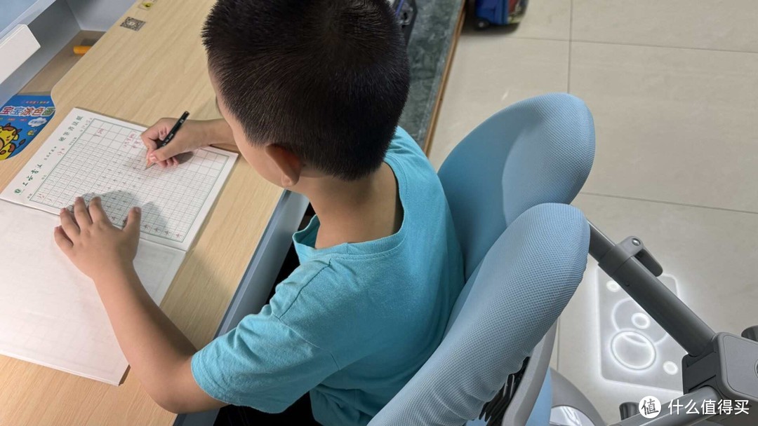 学习神器 - 爱果乐收集家8Pro+优贝9Pro儿童学习桌椅