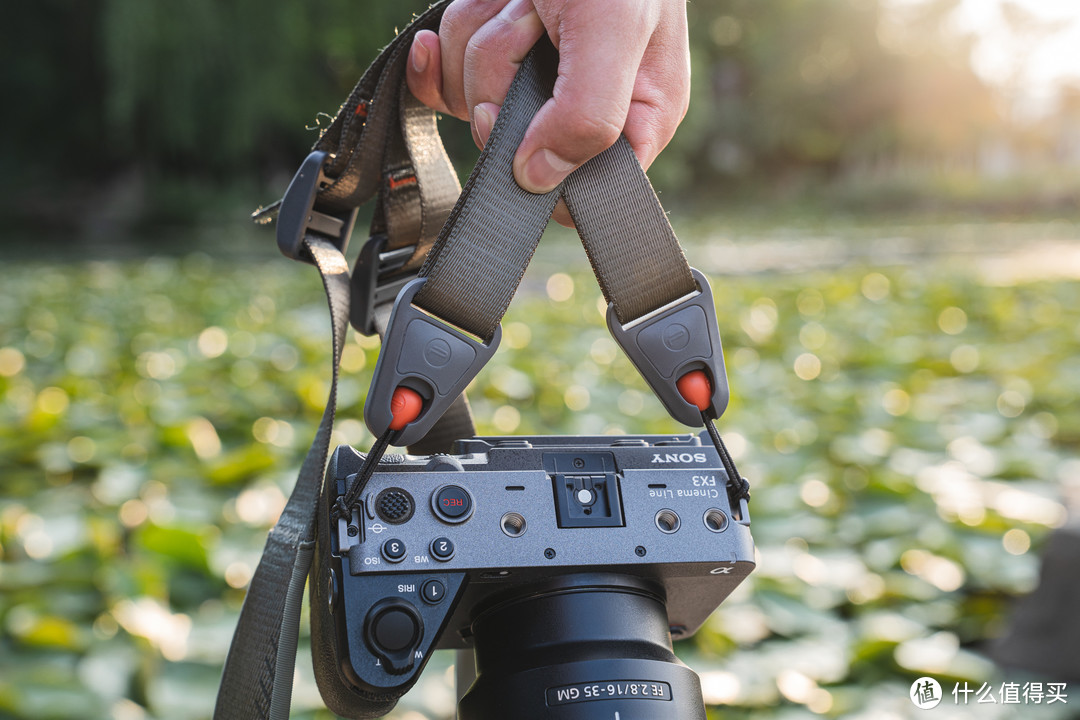 PGYTECH原创快挂设计，给你相机背带、腕带全新体验！