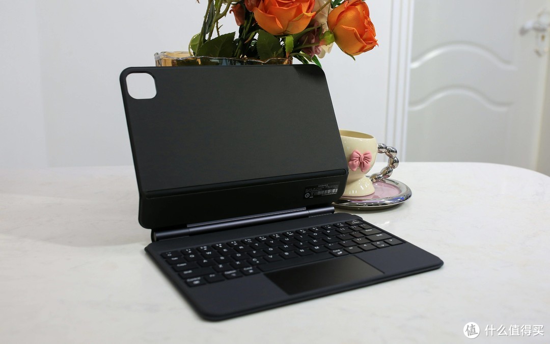 iPad 之最佳伴侣：绿联妙控键盘，集保护套、支架、键盘于一身，实用度爆表！