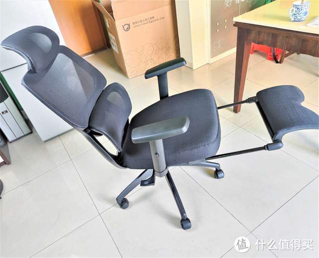 小新人体工学椅！腰背分区+135°大仰角，多维度配置设计更舒适