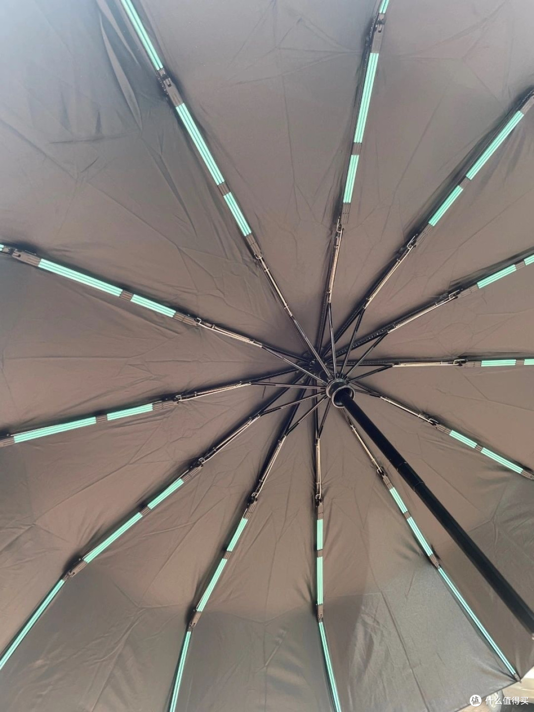 arcteryx始祖鸟12骨折叠伞是一款集自动伞雨伞和遮阳伞功能于一身的高