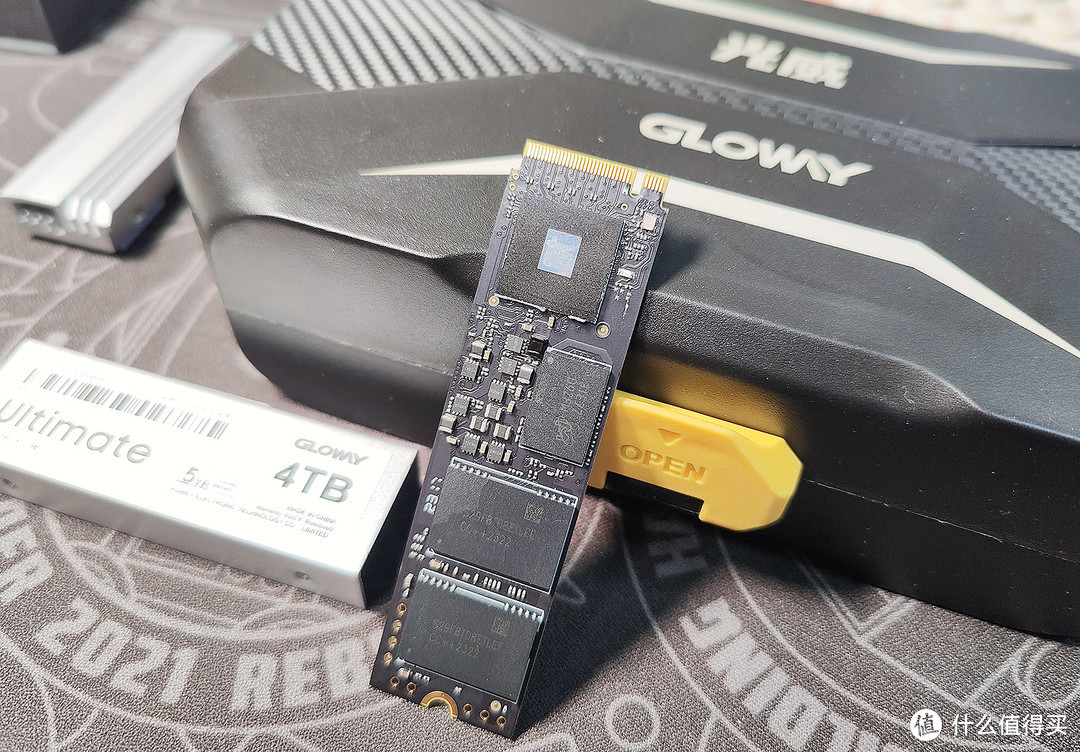 光威PCIe4.0 SSD 4TB土豪款测评，4GB独立缓存性能稳如老狗