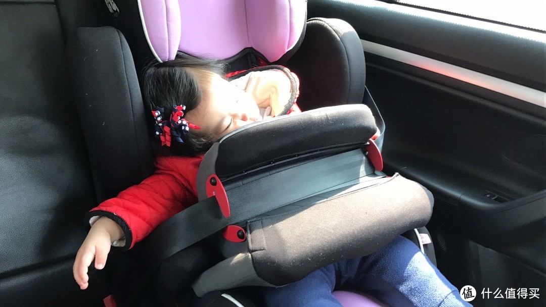 只有有安全座椅的保护，才能让孩子在车上睡的这么好，我们才能把车开的这么安心。这是我的第一个安全座椅 Kiddy。