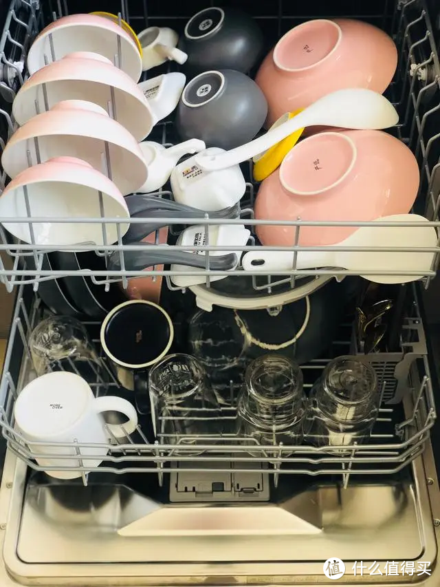 西门子洗碗机和美的洗碗机哪个好？3个方面对比，差距一目了然！