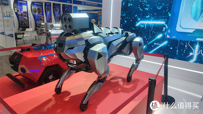七腾机器人亮相世界石油天然气装备博览会，加快实现国内防爆四足产品落地