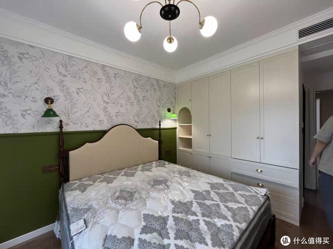 熙和美式复古全实木双人床：现代法式卧室的完美诠释