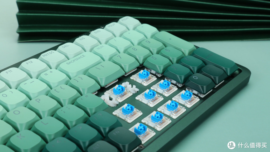 新贵SK01矮轴三模机械键盘图赏：水墨之间，只此青绿