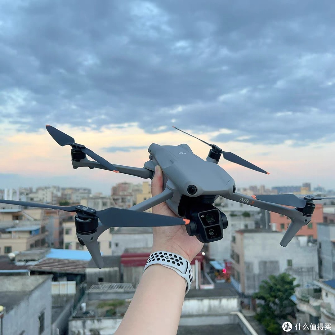 大疆 DJI Air 3带屏畅飞套装众测体验报告！性价比最强的Air系列它来了～