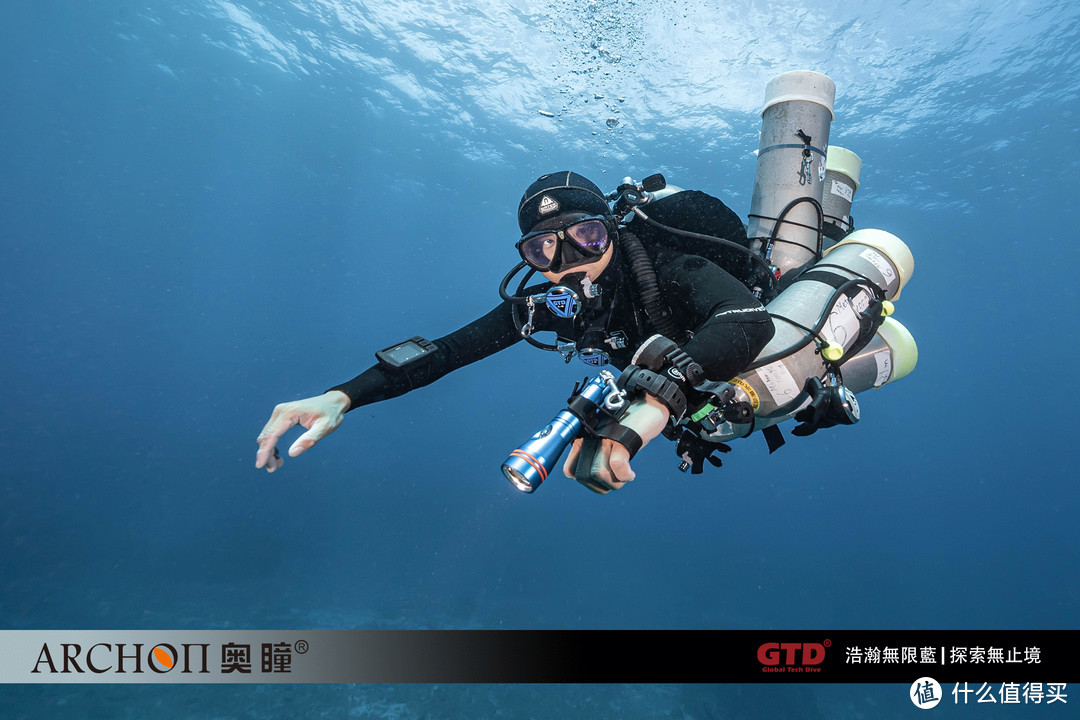 从强光手电筒到专业潜水手电筒，手电筒在潜水运动中发挥重要作用，让潜水员的水下生活更加安全和简单