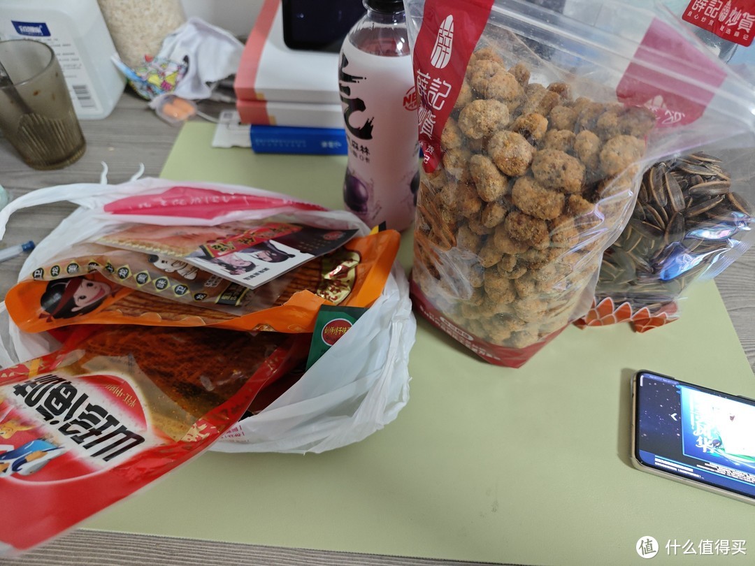 吃点小零食准备炒菜吃了，让生活变得更加美好。